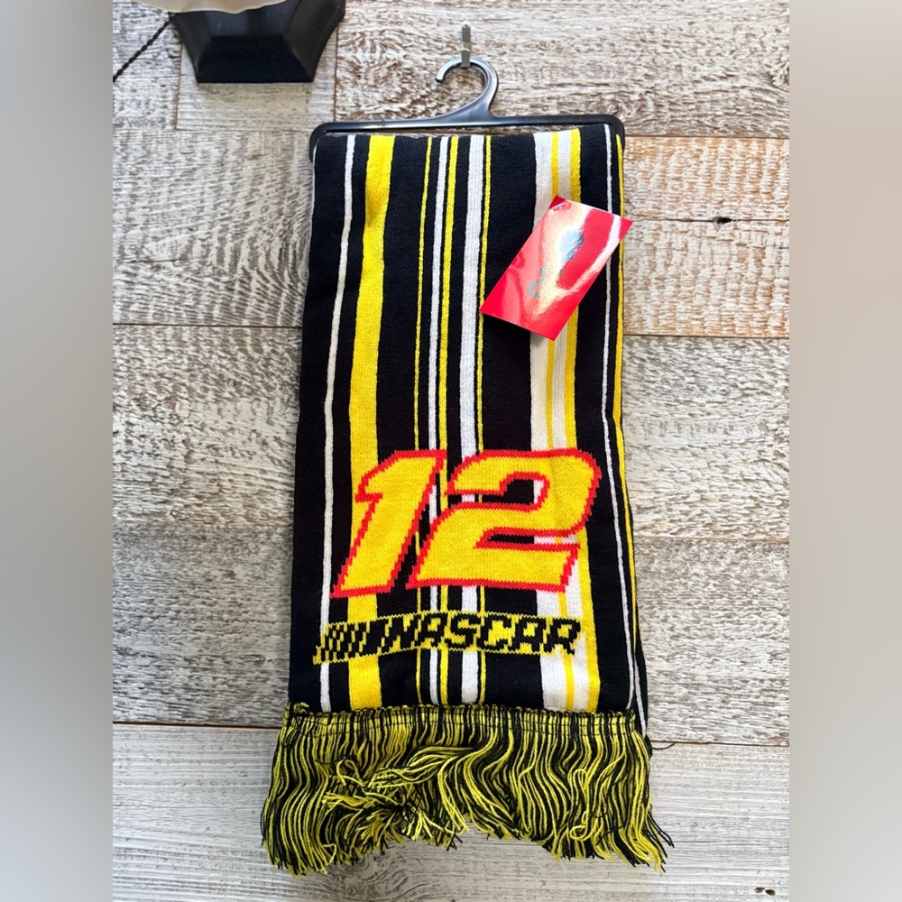 FOCO NASCAR | NWT Ryan Blaney Driver Hyperstripe Scarf - O/S, Yellow/Black
